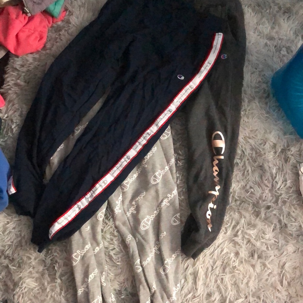 3 Champion sweatpants